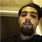 Una persona con ganas de enseñar, y extrovertida